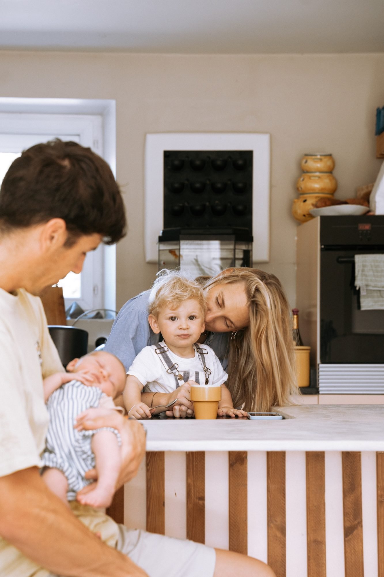 Regard tendre échangé entre une mère et son bébé